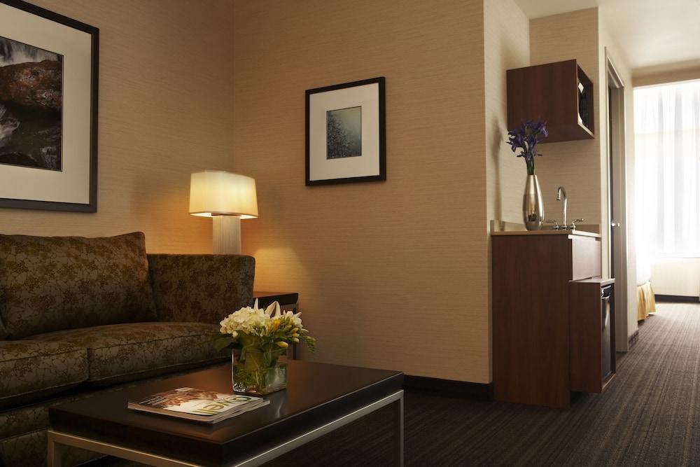 Holiday Inn Express & Suites Vaughan-Southwest By Ihg Экстерьер фото