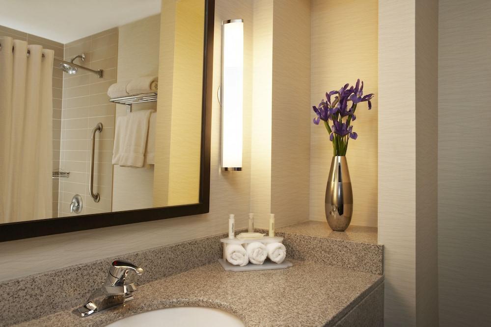 Holiday Inn Express & Suites Vaughan-Southwest By Ihg Экстерьер фото