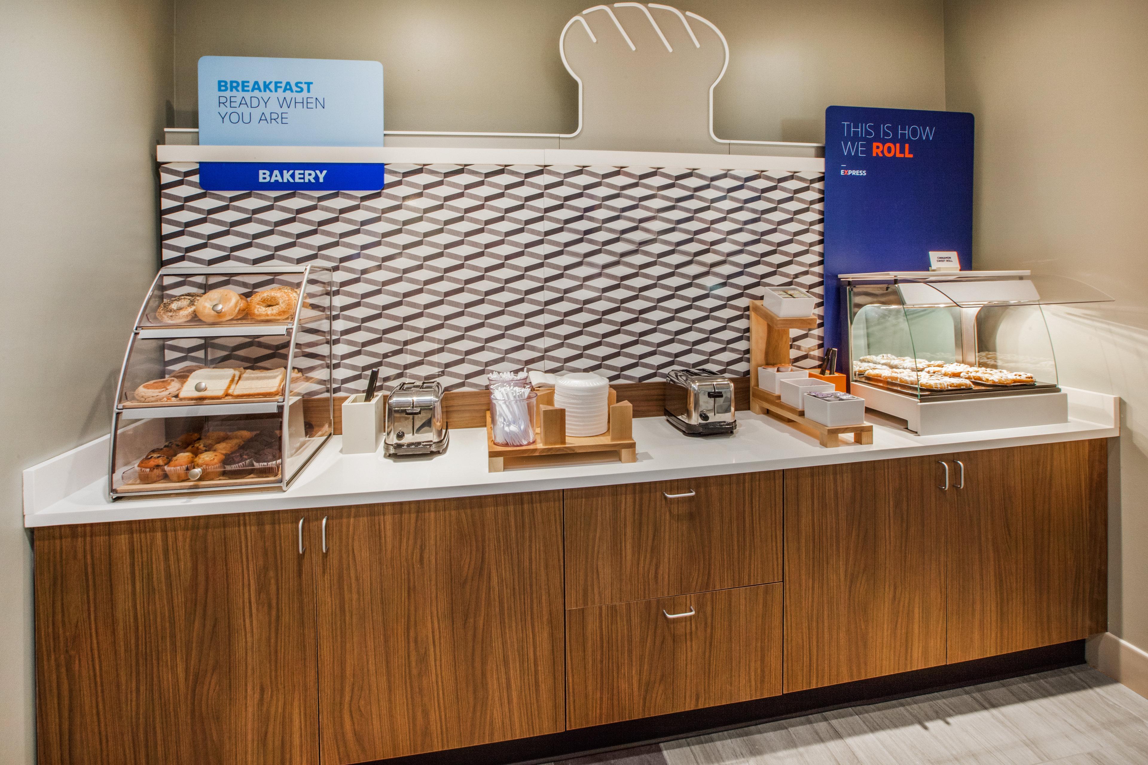 Holiday Inn Express & Suites Vaughan-Southwest By Ihg Экстерьер фото
