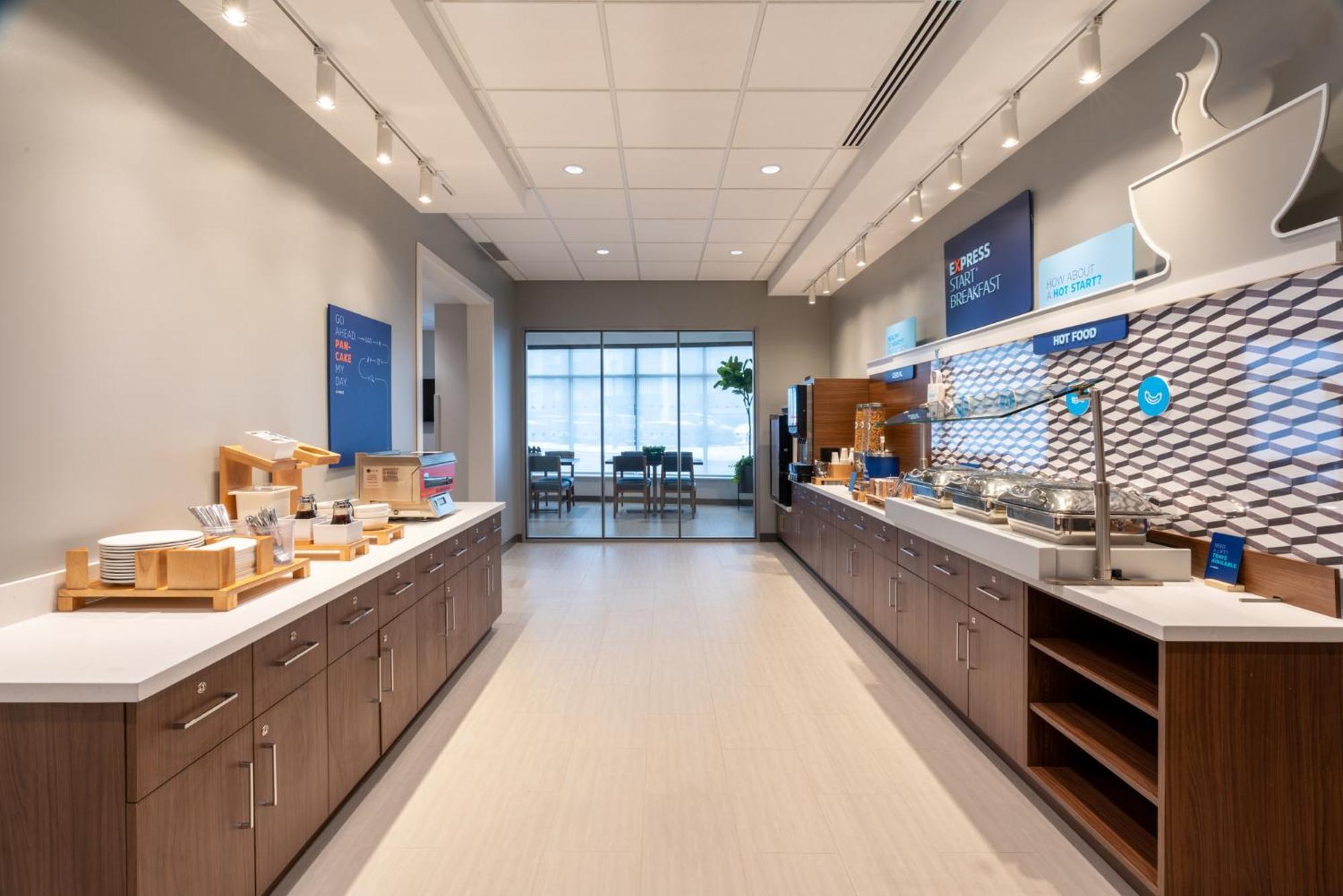 Holiday Inn Express & Suites Vaughan-Southwest By Ihg Экстерьер фото