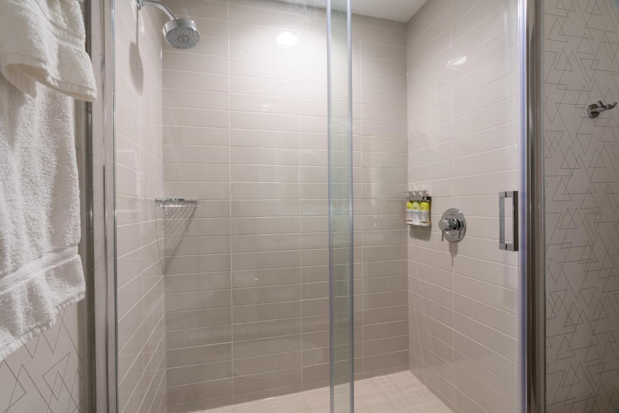 Holiday Inn Express & Suites Vaughan-Southwest By Ihg Экстерьер фото