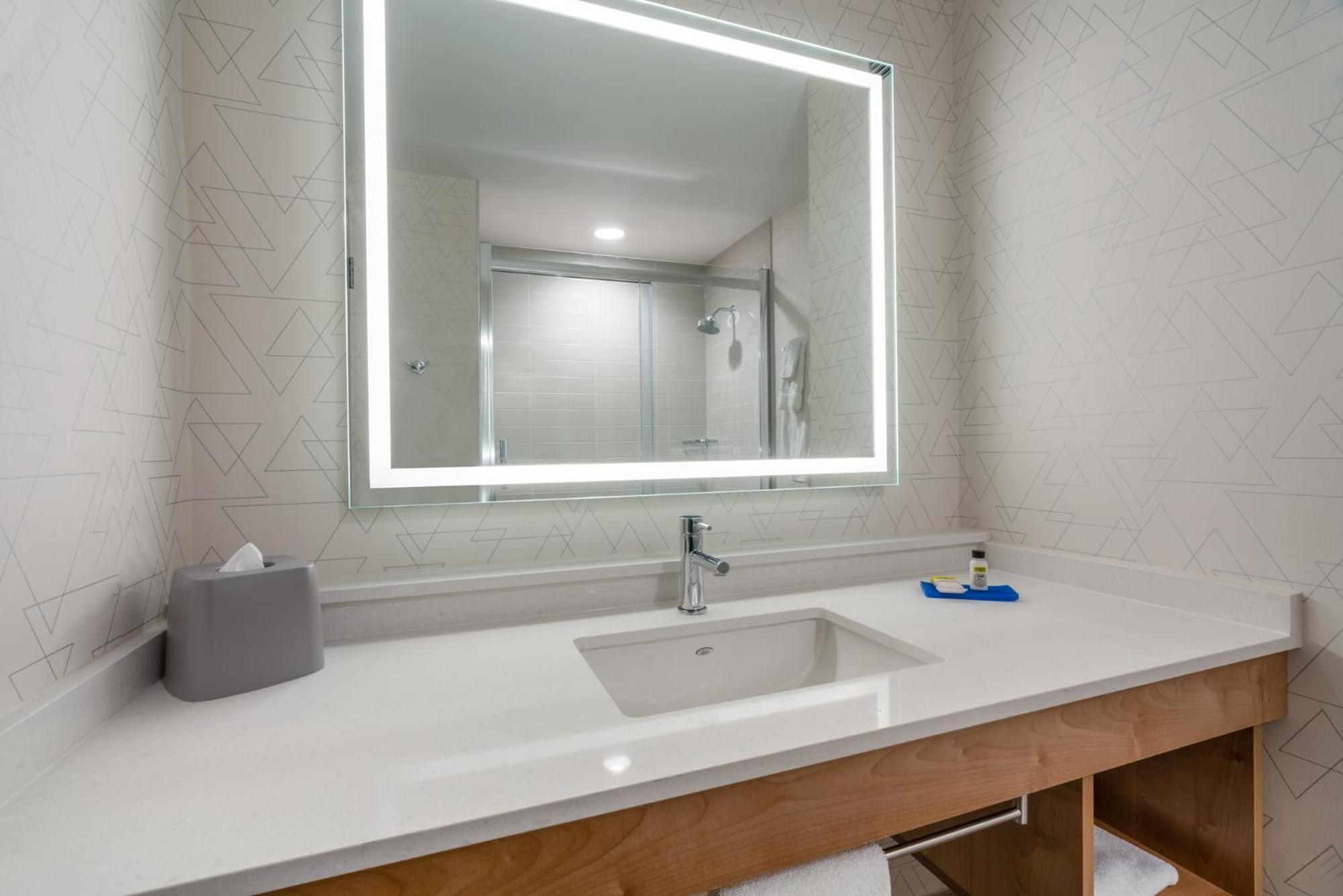 Holiday Inn Express & Suites Vaughan-Southwest By Ihg Экстерьер фото