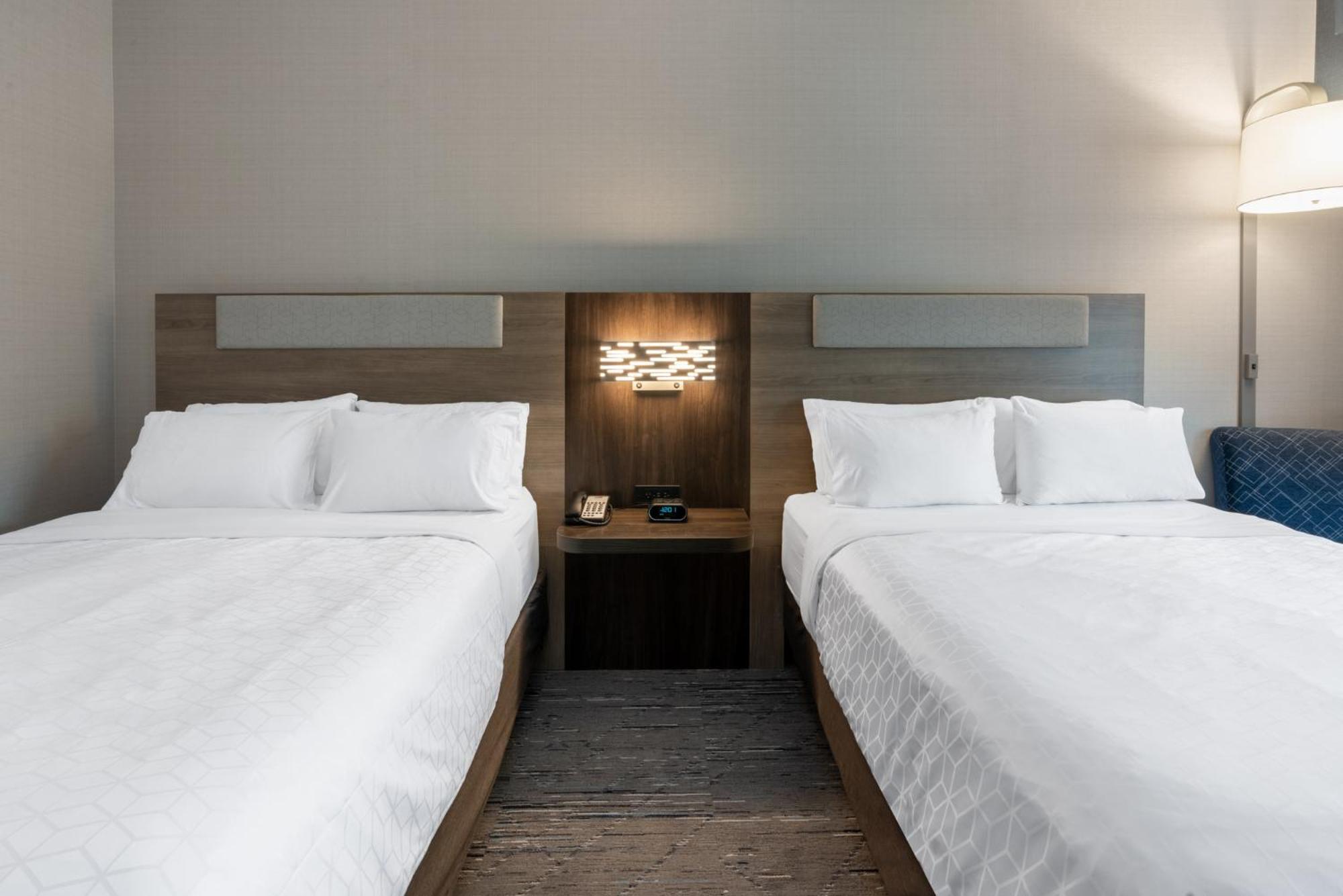 Holiday Inn Express & Suites Vaughan-Southwest By Ihg Экстерьер фото