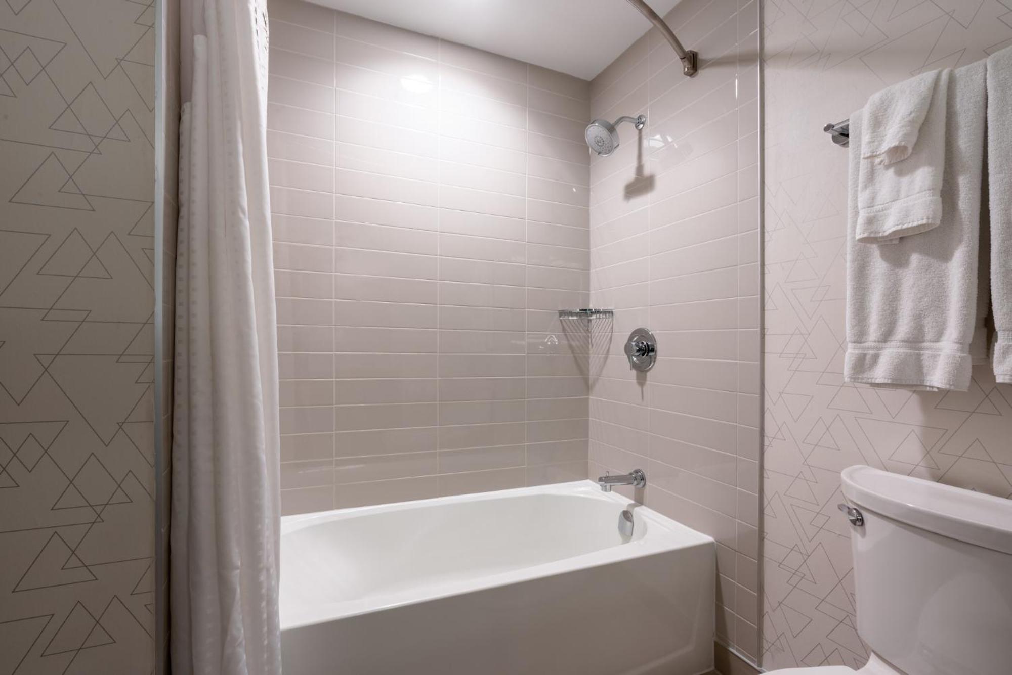 Holiday Inn Express & Suites Vaughan-Southwest By Ihg Экстерьер фото
