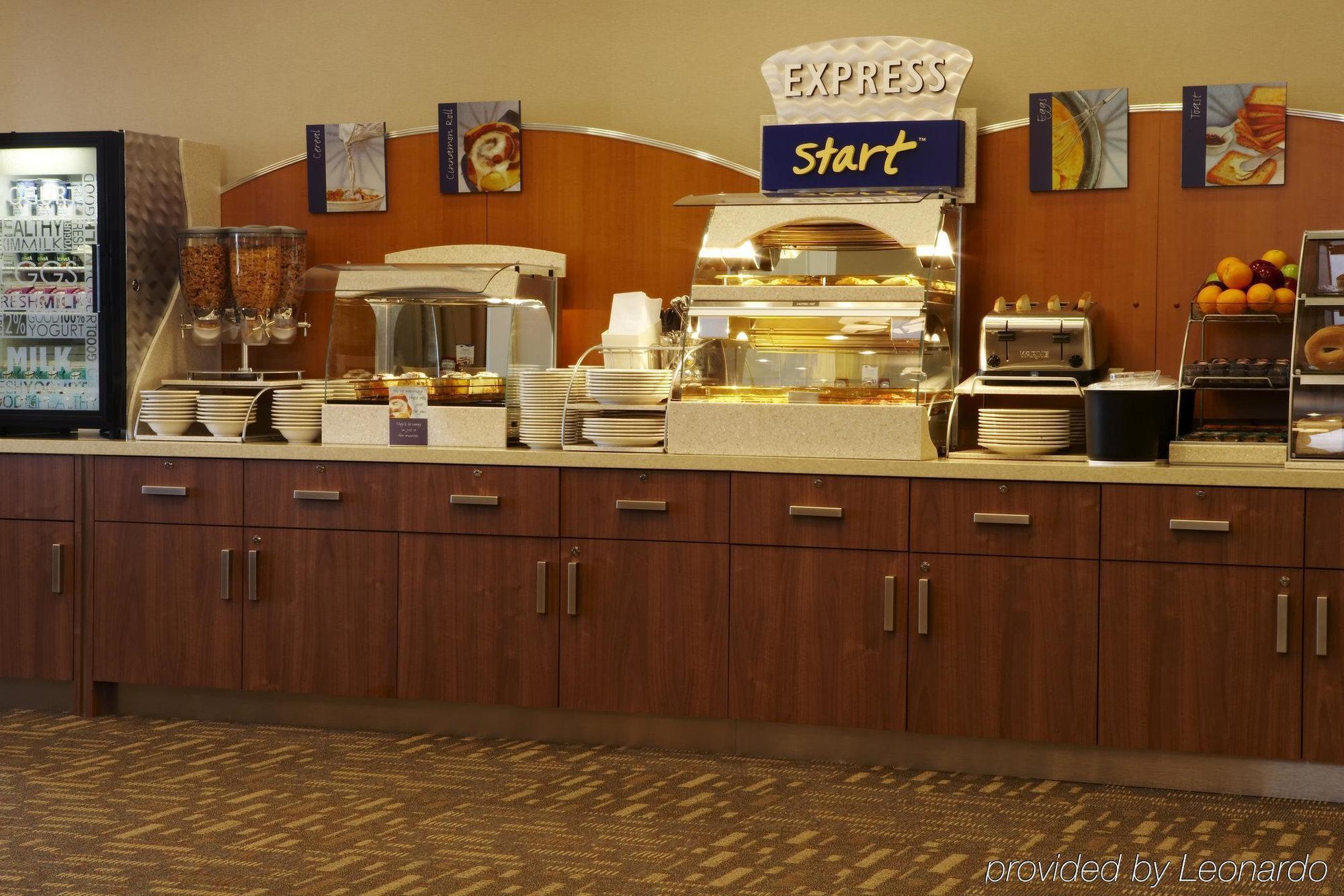 Holiday Inn Express & Suites Vaughan-Southwest By Ihg Экстерьер фото