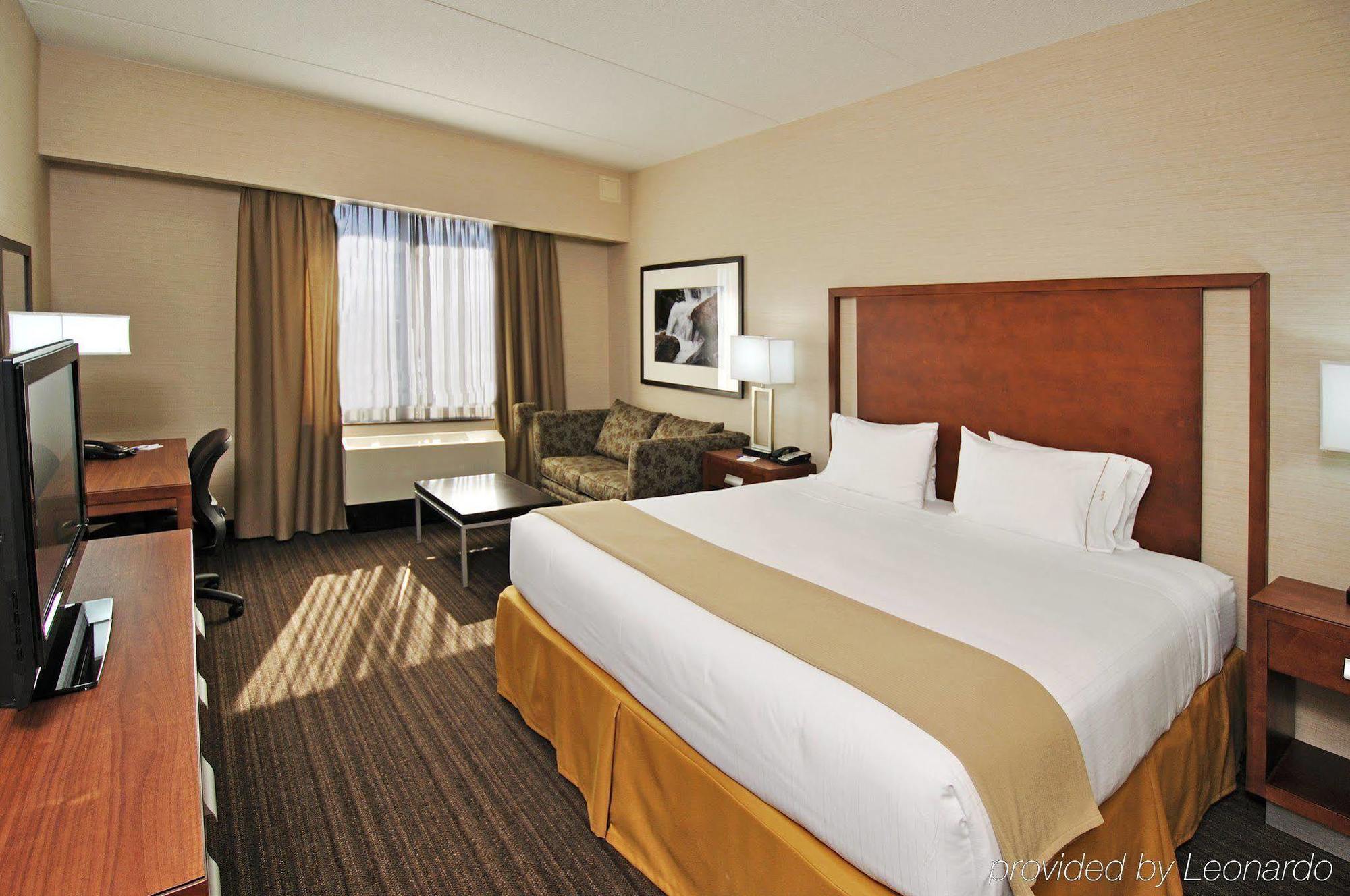 Holiday Inn Express & Suites Vaughan-Southwest By Ihg Номер фото